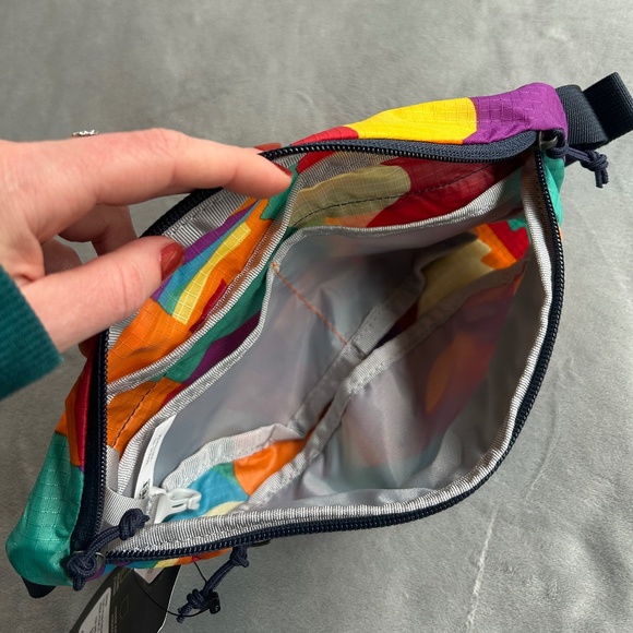 NWT REI Pride Rainbow Trail 2 Fanny Hip Pack - Picture 3 of 8